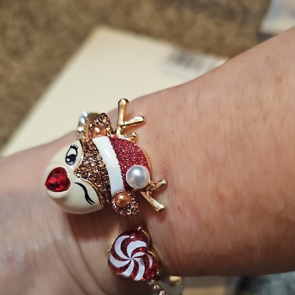 Betsey Johnson NWT Reindeer Peppermint Bracelet - Picture 7 of 8